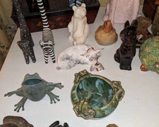 Frog and cat decor!