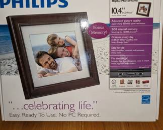 New in box electric photo frame!