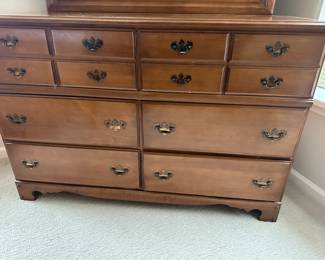 Lot 14 - $300 - Thomasville Dresser with Mirror - 6-drawer Dresser 50"w 18"d  33"h.  Mirror 42.5" x 32.5"h See lot 12 and 14 for matching pieces.