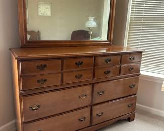 Lot 14 - $300 - Thomasville Dresser with Mirror - 6-drawer Dresser 50"w 18"d  33"h.  Mirror 42.5" x 32.5"h See lot 12 and 14 for matching pieces.