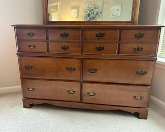 Lot 14 - $300 - Thomasville Dresser with Mirror - 6-drawer Dresser 50"w 18"d  33"h.  Mirror 42.5" x 32.5"h See lot 12 and 14 for matching pieces.