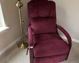 Lot 16 - $350  - La-Z-Boy Harbor Town Rocker Recliner 28"w 30"d 39"h (back) 20"h (seat).  Measures 67" long when fully extended.  