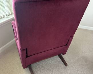 Lot 16 - $350  - La-Z-Boy Harbor Town Rocker Recliner 28"w 30"d 39"h (back) 20"h (seat).  Measures 67" long when fully extended.  