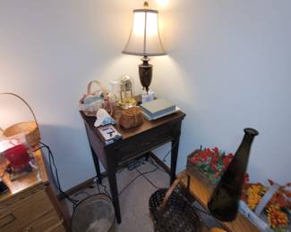 Sewing machine cabinet