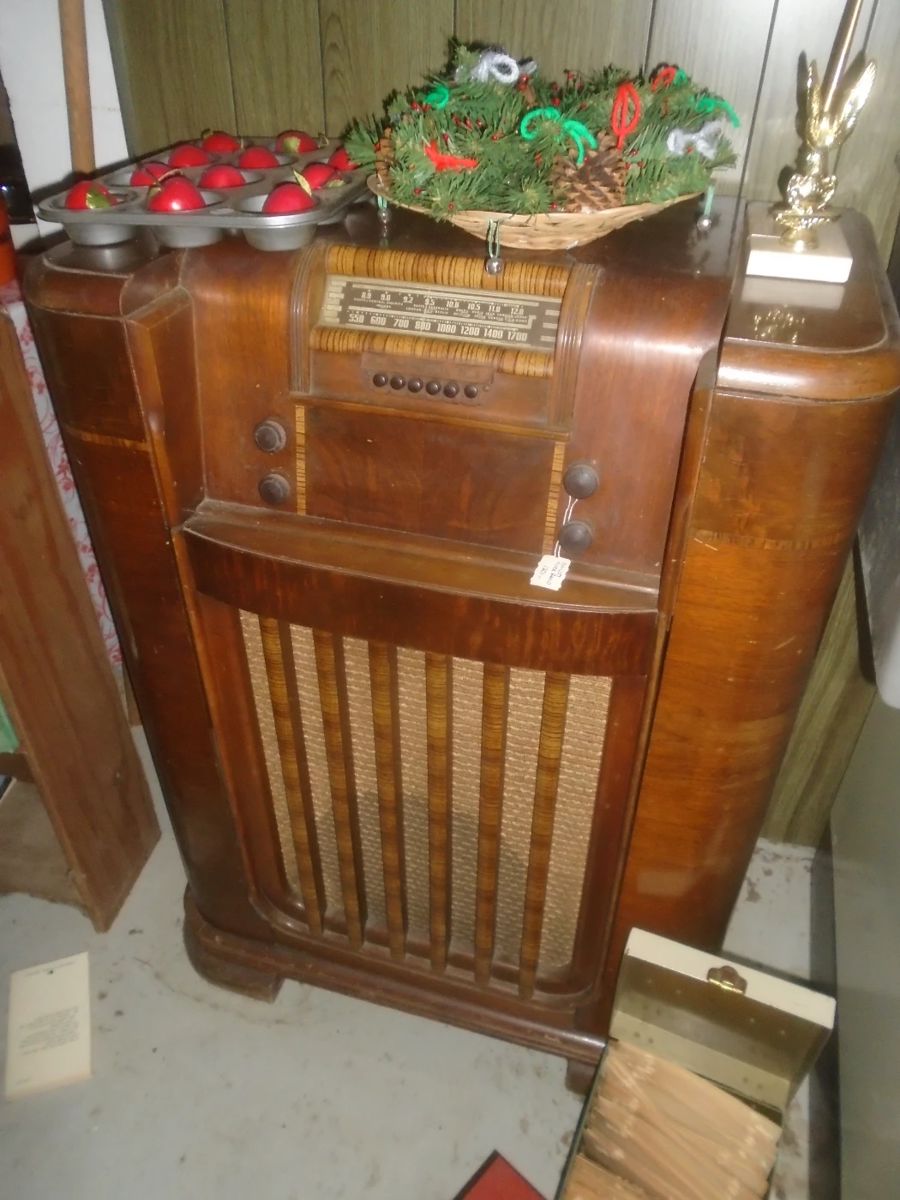 floor model Philco radio