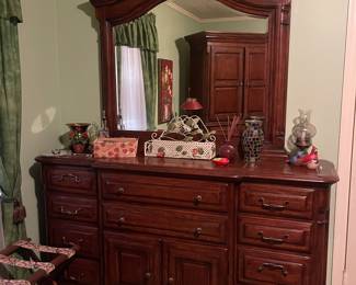 Large Dresser w/Mirror