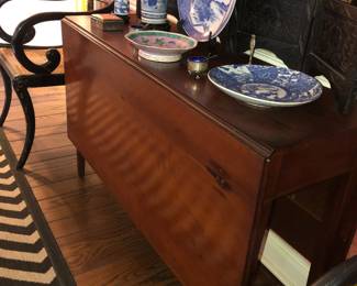 Beautiful fine antique dropleaf gate leg table, with legend written in chalk on the bottom in the pictures to follow