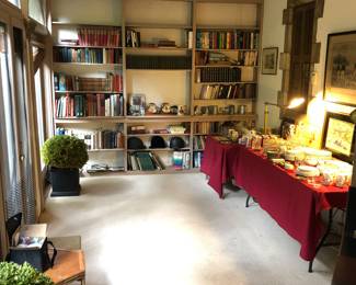 Fine library with many books on Foxhunting, Derrydale press etc, Much Foxhunt china and glassware