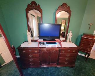 Dresser with double mirror 