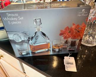 Strauss whiskey set