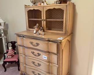 4-drawer dresser with hutch, Vintage floral scene lamp