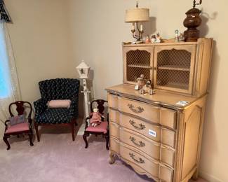 Children's chairs, 4-drawer dresser with hutch, Vintage floral scene lamp
