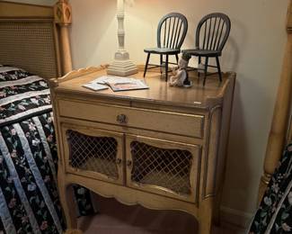 Doll chairs