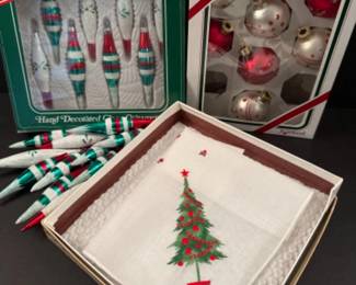97 VintageChristmasOrnamentsHanky