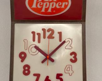 23 VintageOriginal1970sDrPepperElectricWallClock