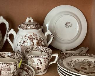 Vintage child’s tea set