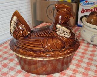 Hull Chicken on nest Great condition