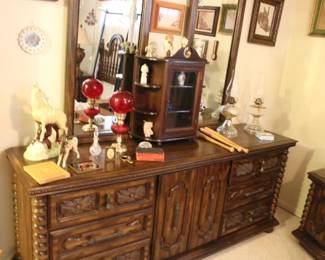 Vintage Solid Wood Dresser W/Double Mirrors 
