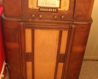 Antique Sears Silvertone Radio & Shortwave