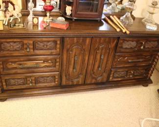 Vintage Solid Wood Dresser W/Double Mirrors 