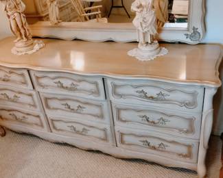 Vintage Solid Wood French Provincial Dresser W/Mirror