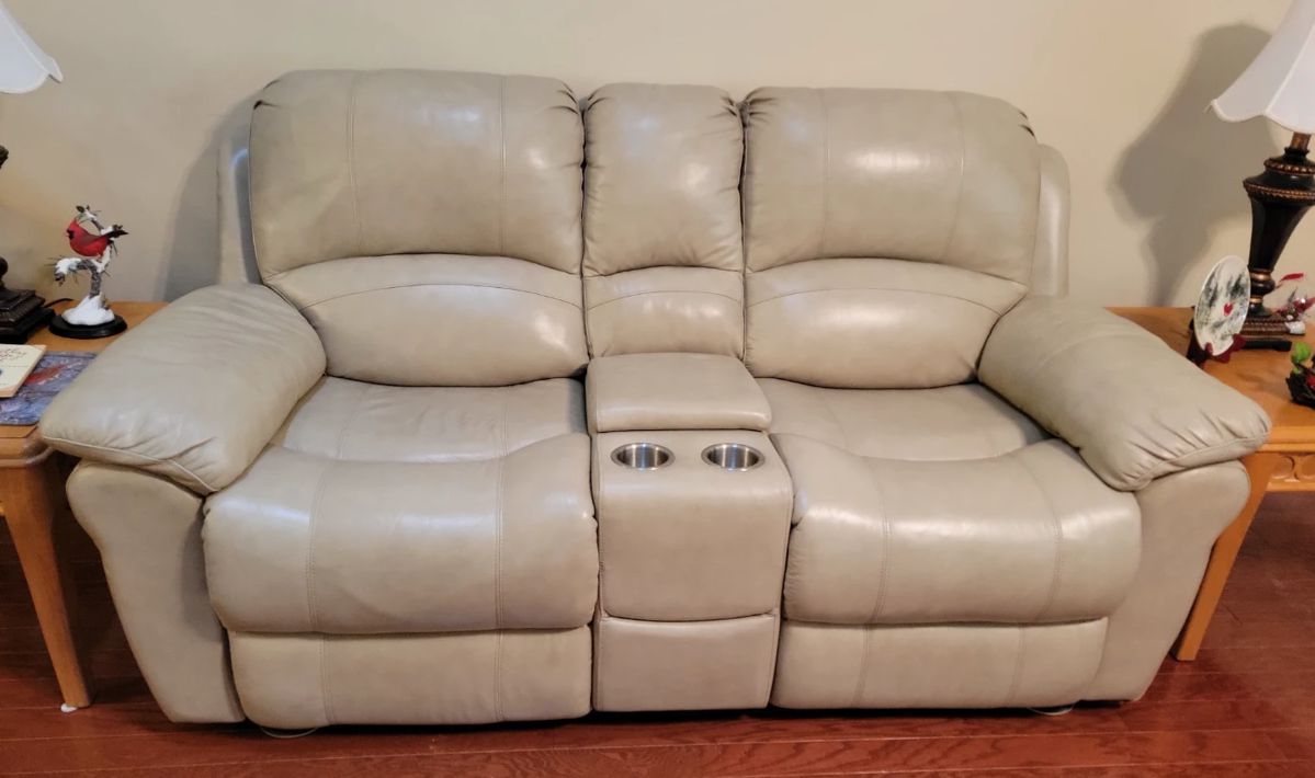 Dual reclining sofa