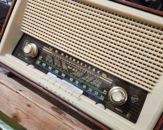 Mid-Century Modern 1960's era Blaupunkt Sultan Type Radio in great condition. A collector's item for sure!