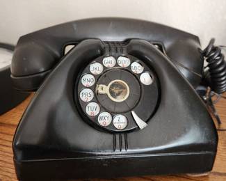 Vintage Circa 1940's U.S. Army Signal Corps Desk Telephone.