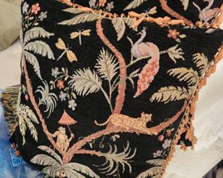 Decorator Pillows and other Linens!