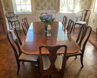 THE SET SEATS 8.  READY FOR THANKSGIVING 