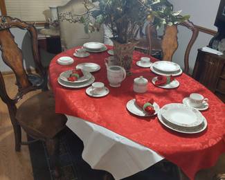 Dining room table with 6 chairs