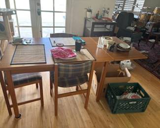 Dining / Kitchen Table w/ 4 Chairs