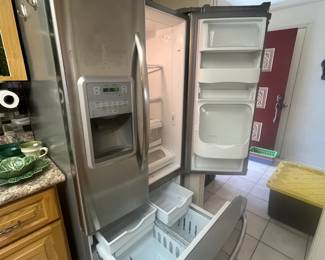 2010 Maytag refrigerator/freezer