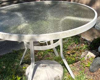 Tempered glass top roud table w/umbrella and stand
