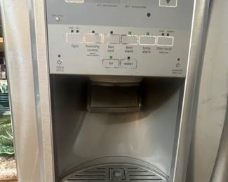 2010 Maytag refrigerator/freezer