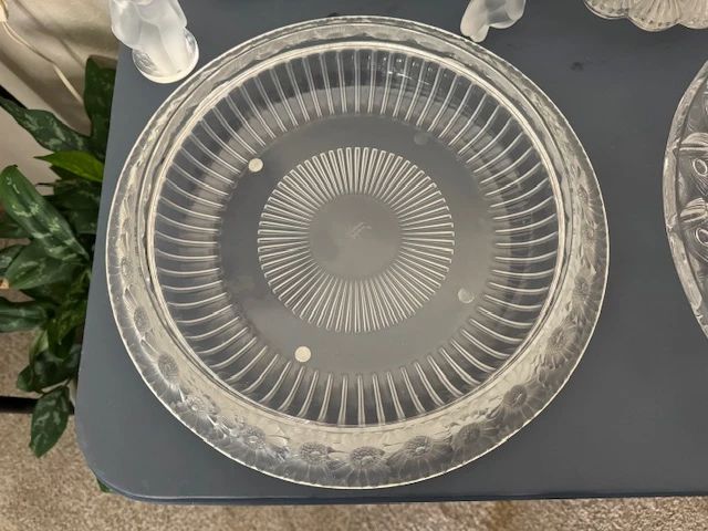 Lalique Marguerites console bowl