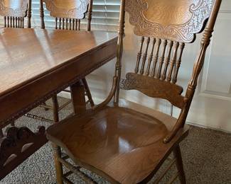 Gorgeous wooden chairs with kitchen table