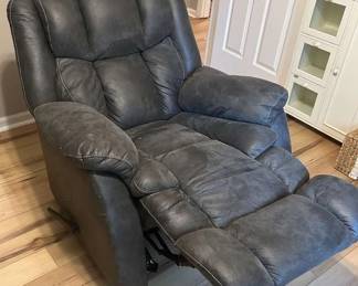 "Fireside Finds on Beaver Dam" in Aiken, SC. Starts Closing Sun 10/20 at 8p. Pickup: Tue 10/22 1-6p. Please click here to view more photos, descriptions, and current bids:&nbsp;https://ctbids.com/estate-sale/31343&nbsp;