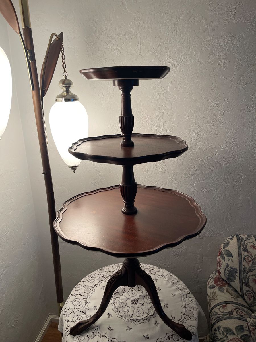 BEAUTIFUL TIER WOOD STAND
