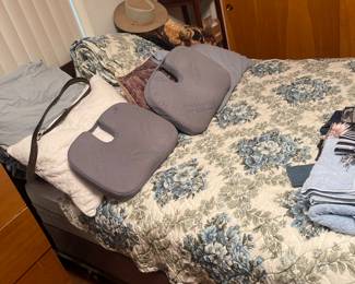 BED AND BEDDING
