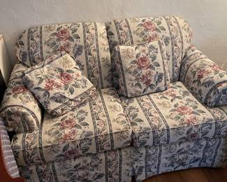 LOVE SEAT