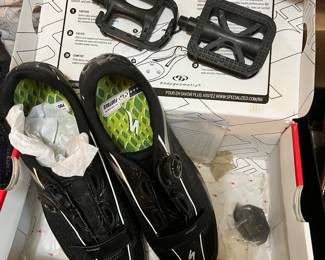 Footbed bike shoes