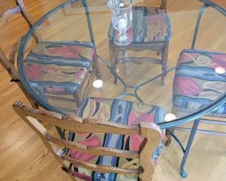 Breakfast Table with 4 Chairs. 