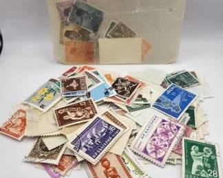 LARGE LOT OF VINTAGE FOREIGN STAMPS