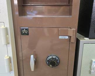 Adesco Depository Sargent and Greenleaf Safe