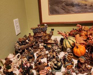 Boyd’s bear figurine collection