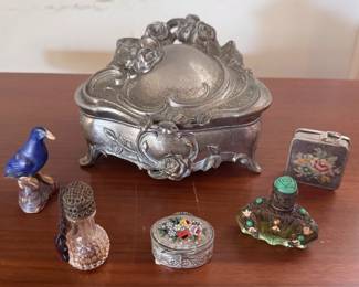Art Nouveau jewelry casket and trinkets