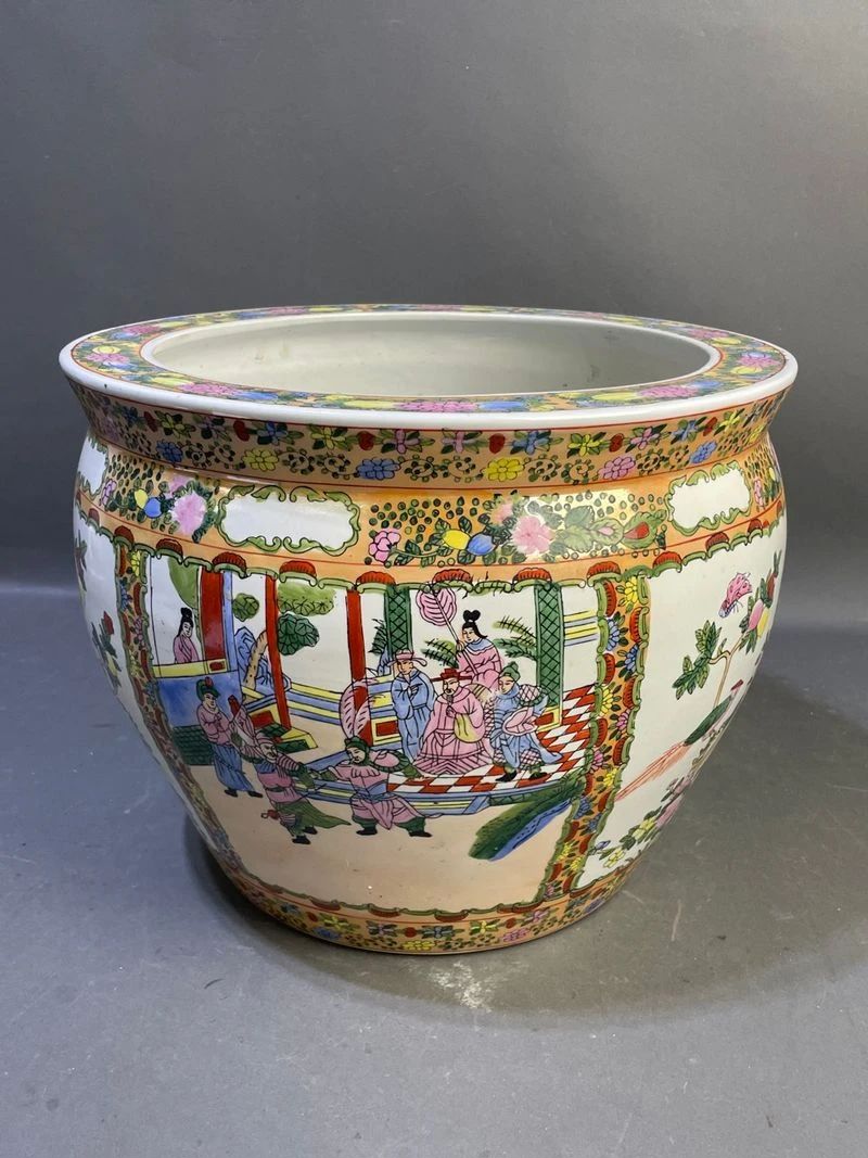 Quinn's Weekly Wednesday Auction in Falls Church, VA starts on 10/18/2024