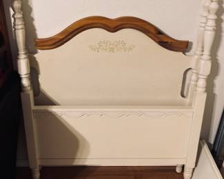 Vintage Four Post Twin Bed.