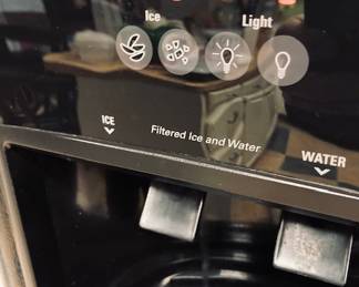 Kenmore Side by Side Refrigerator/Freezer w/ In Door Water and Ice. Black.